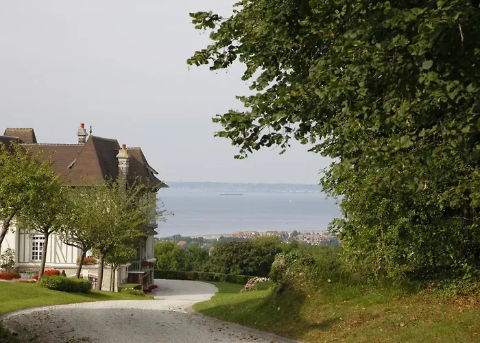 Manoir De Benerville Bed & Breakfast